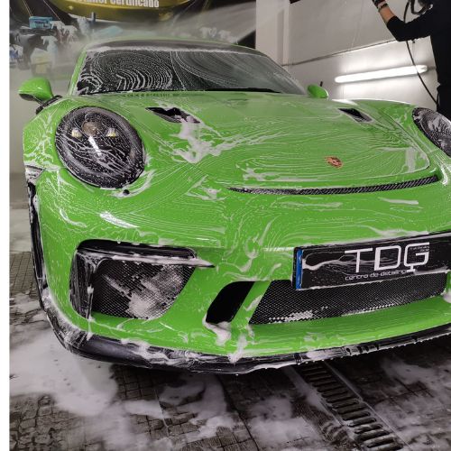 Imagen representativa de productos para limpieza exterior de coches y vehículos