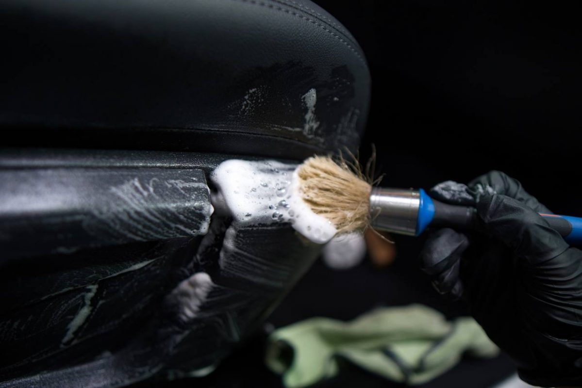 Imagen con productos recomendados para detailing de coches: ceras, coatings, limpiadores y accesorios