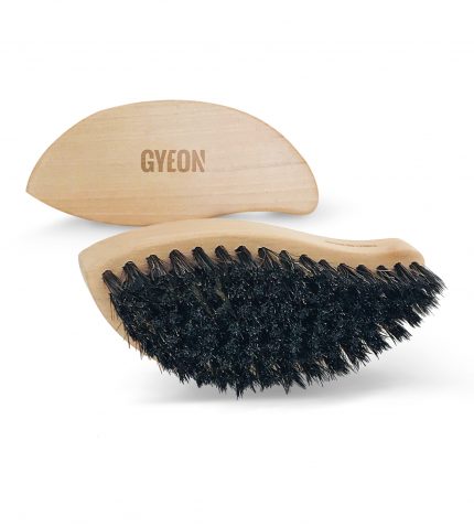Cepillo Q²M Leather Brush con cerdas suaves para limpieza y cuidado de cuero